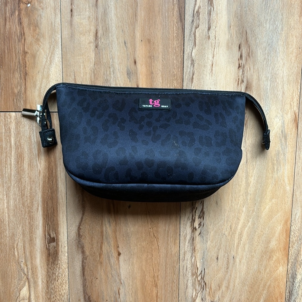 Taylor Gray pouch - Picture 2 of 3